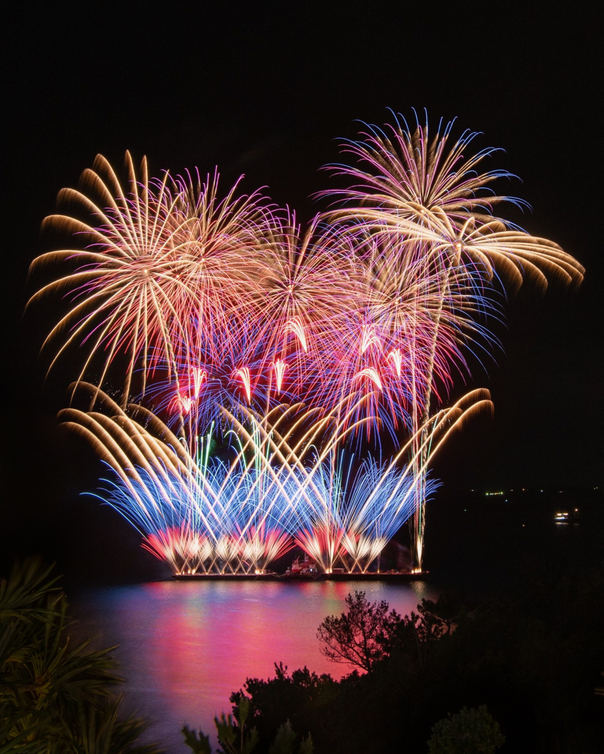 琉球海炎祭2024｜2024年4月13日（土）ぎのわん海浜公園トロピカルビーチで開催！沖縄の夜空を彩る圧巻の花火ショー！
