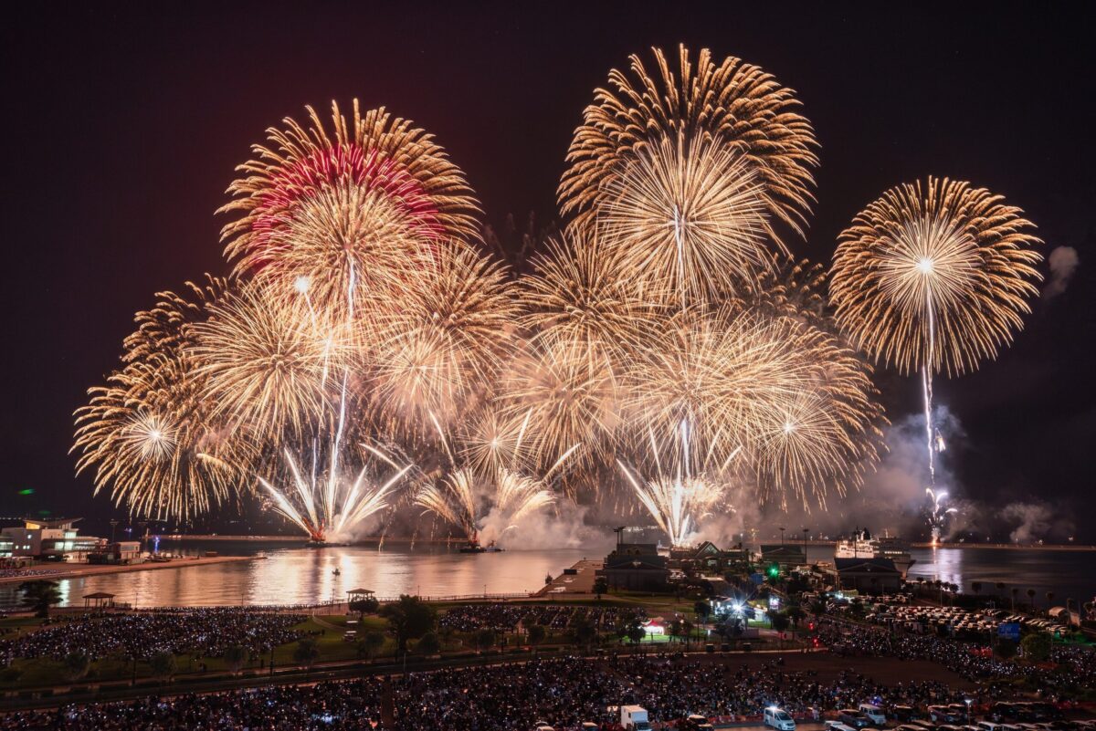 かごしま錦江湾サマーナイト大花火大会|2026年8月29日(土)鹿児島港本港区で桜島と錦江湾を背景に花火を打ち上げ!