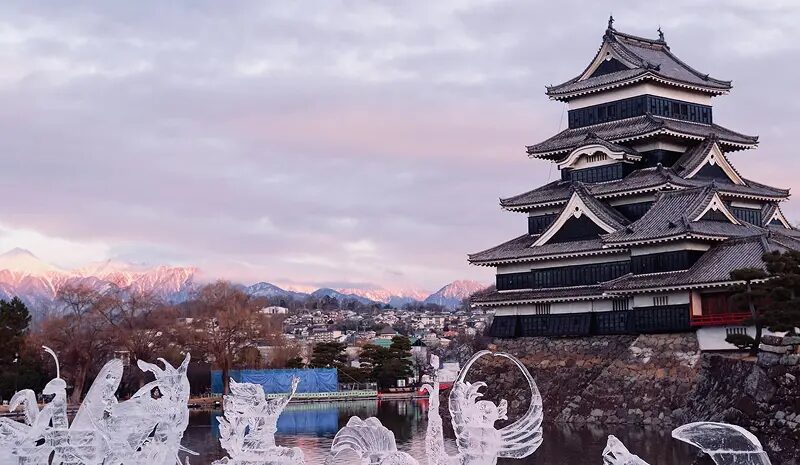 国宝松本城氷彫フェスティバル2026|1月23日(金)〜1月25日(日)松本城公園ほかで開催、光と氷が彩る城下町まつり